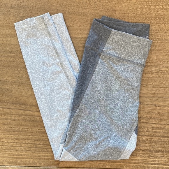 Outdoor Voices Grey Colorblock 7/8 leggings - Picture 5 of 7